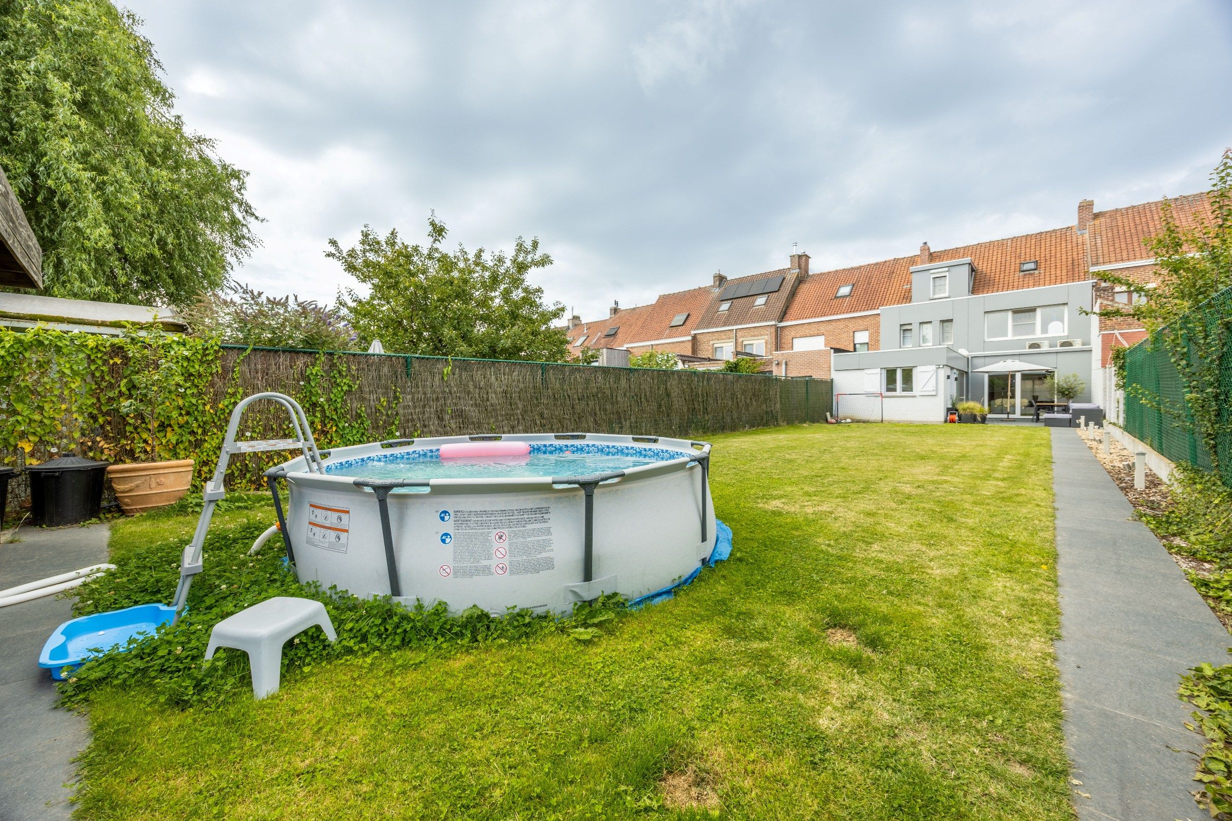 Gerenoveerde woning met garage foto 17