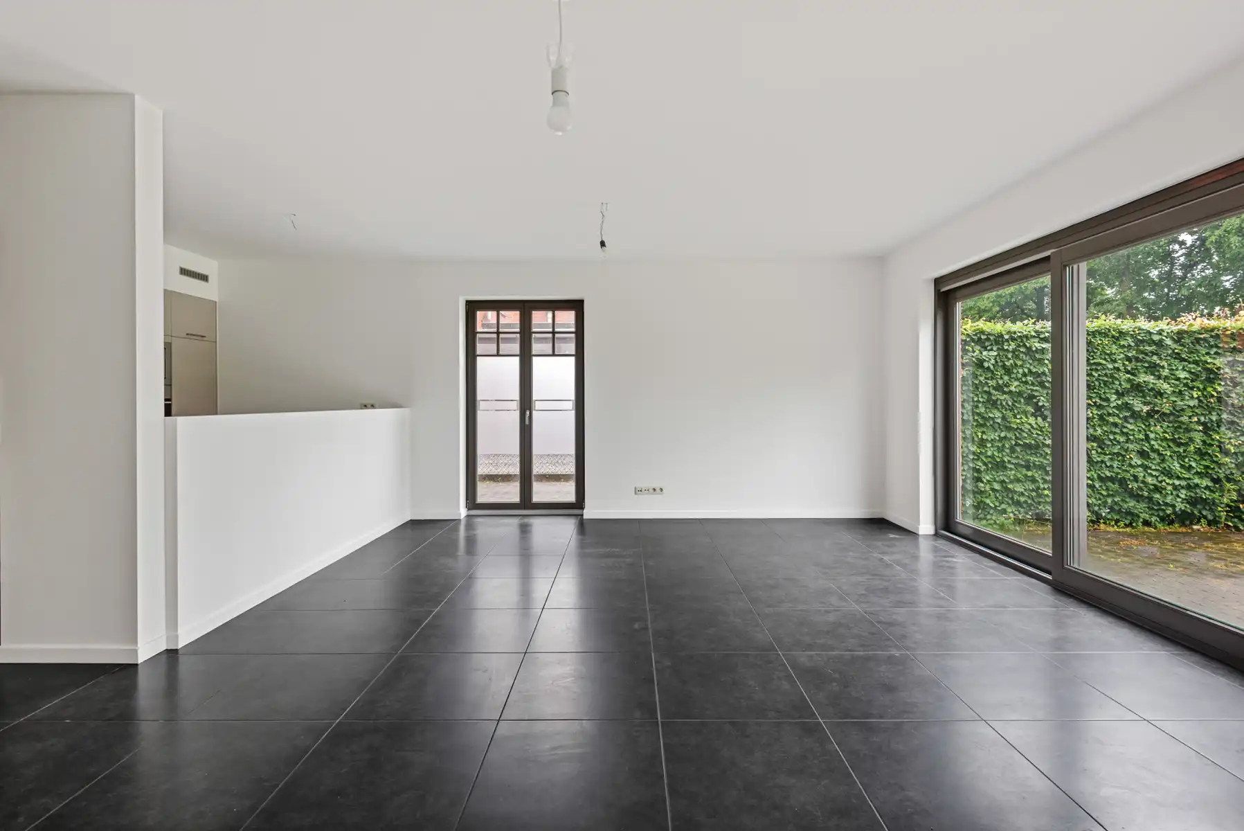 Gelijkvloers app. met tuin in het centrum van 's Gravenwezel. foto 4