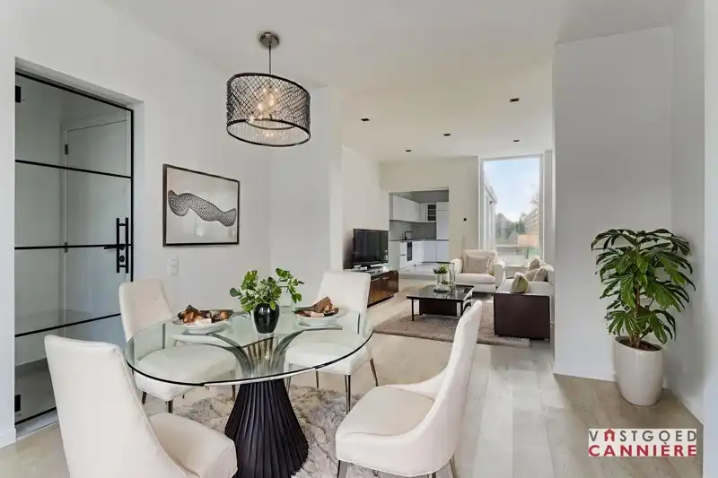 ✨Halfopen, volledig gerenoveerde gezinswoning met 3 slaapkamers TE KOOP in Rekkem! foto 2