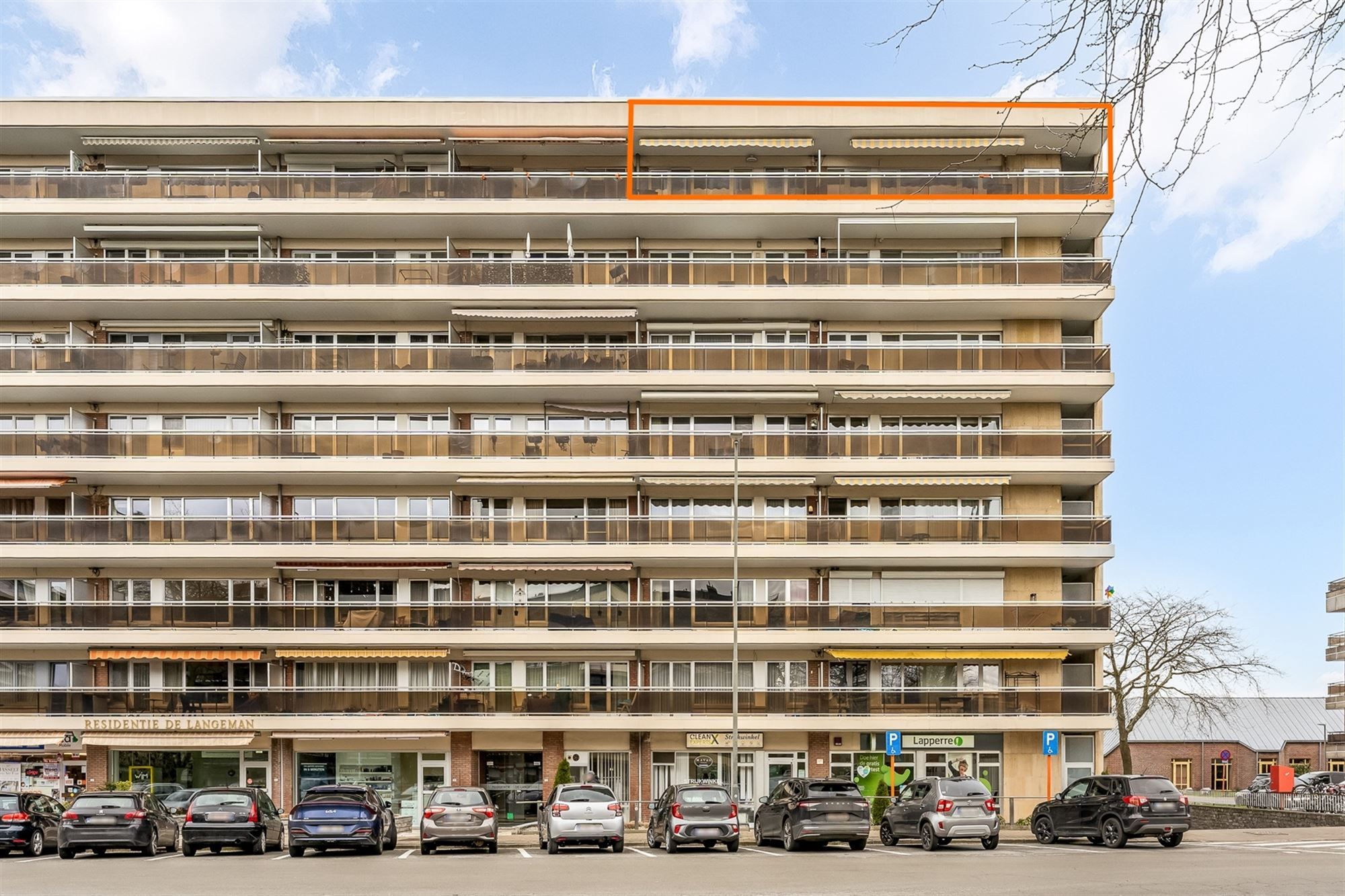 INSTAPKLAAR EN VERNIEUWD 1 SLAAPKAMER APPARTEMENT OP WANDELAFSTAND VAN HET CENTRUM foto 2