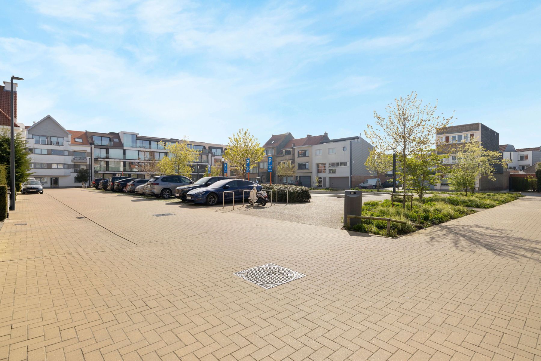 Ruim 2 slaapkamer appartement (2 badkamers) MET privé garage foto 5