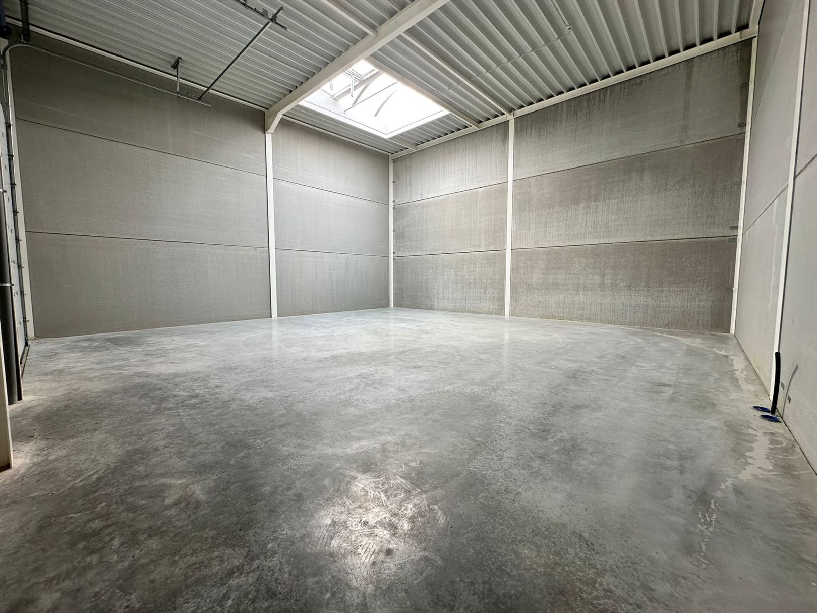 TE HUUR: Moderne KMO-unit van 144 m²! foto 4