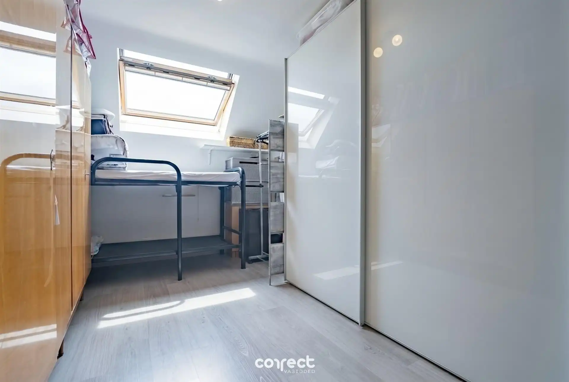 Recente woning met garage en 3 slaapkamers. foto 9
