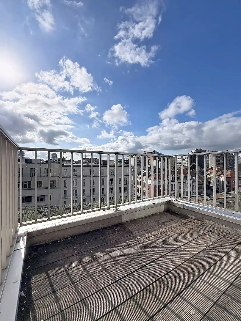 Zongericht appartement met terras in het stadcentrum doch in een oase van groen foto 3