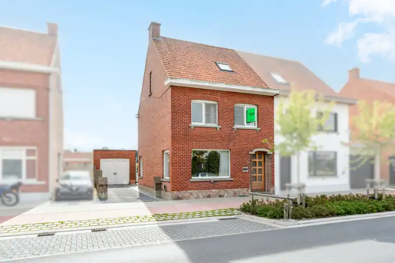 Hoofdfoto van de publicatie: Ruime halfopen woning met potentieel