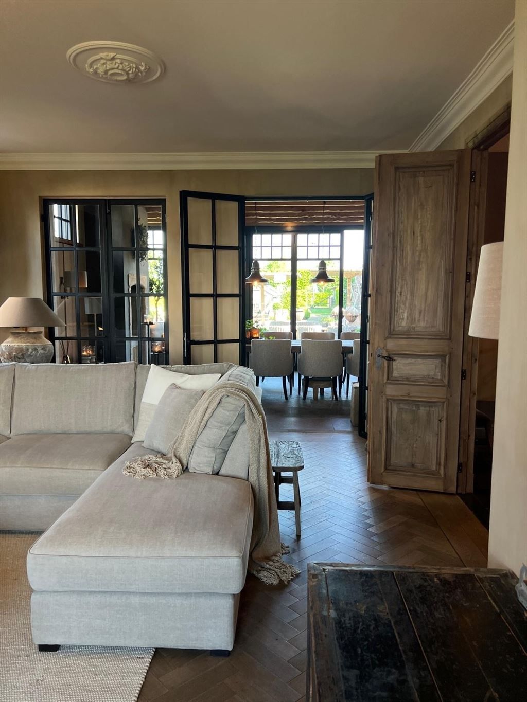 Landelijke villawoning met multifunctioneel aangrenzend gebouw foto 8