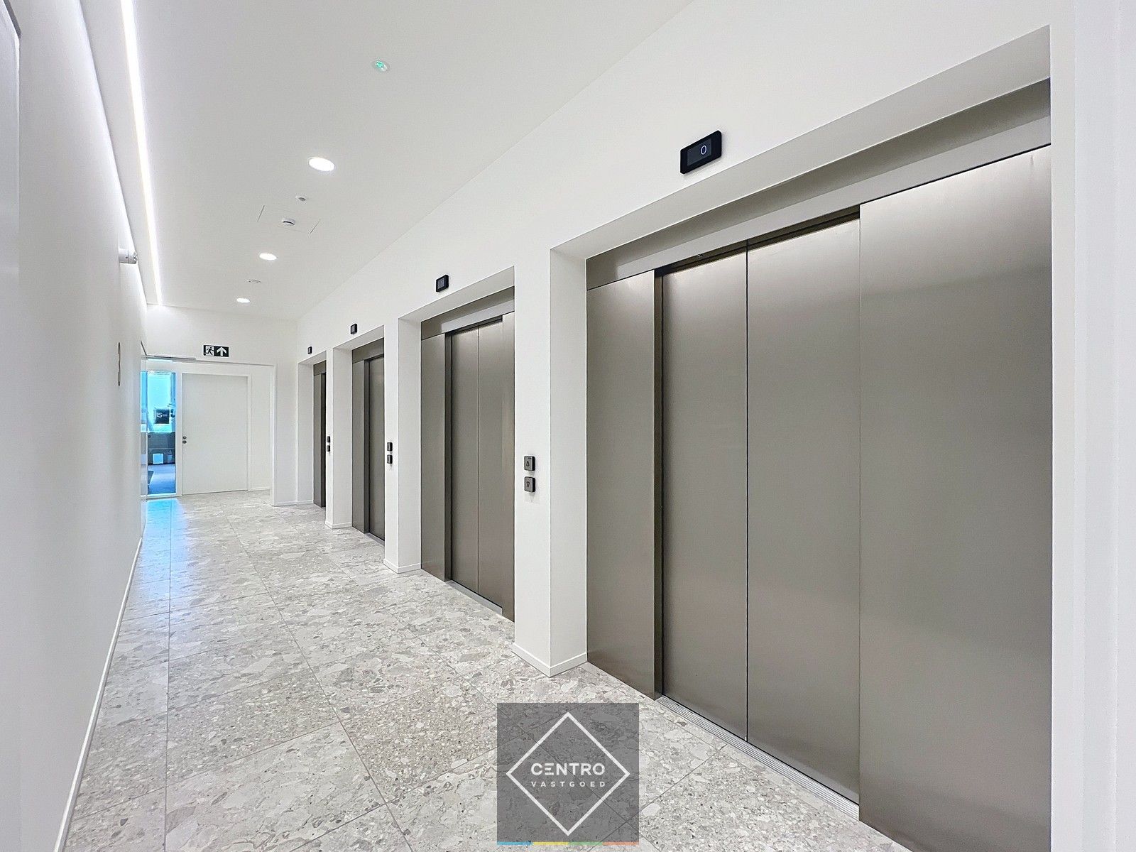 SCHERP GEPRIJSDE kantoorruimte (±240m²) met prachtige zichten in de Westwing Tower op de derde verdieping ! foto 7