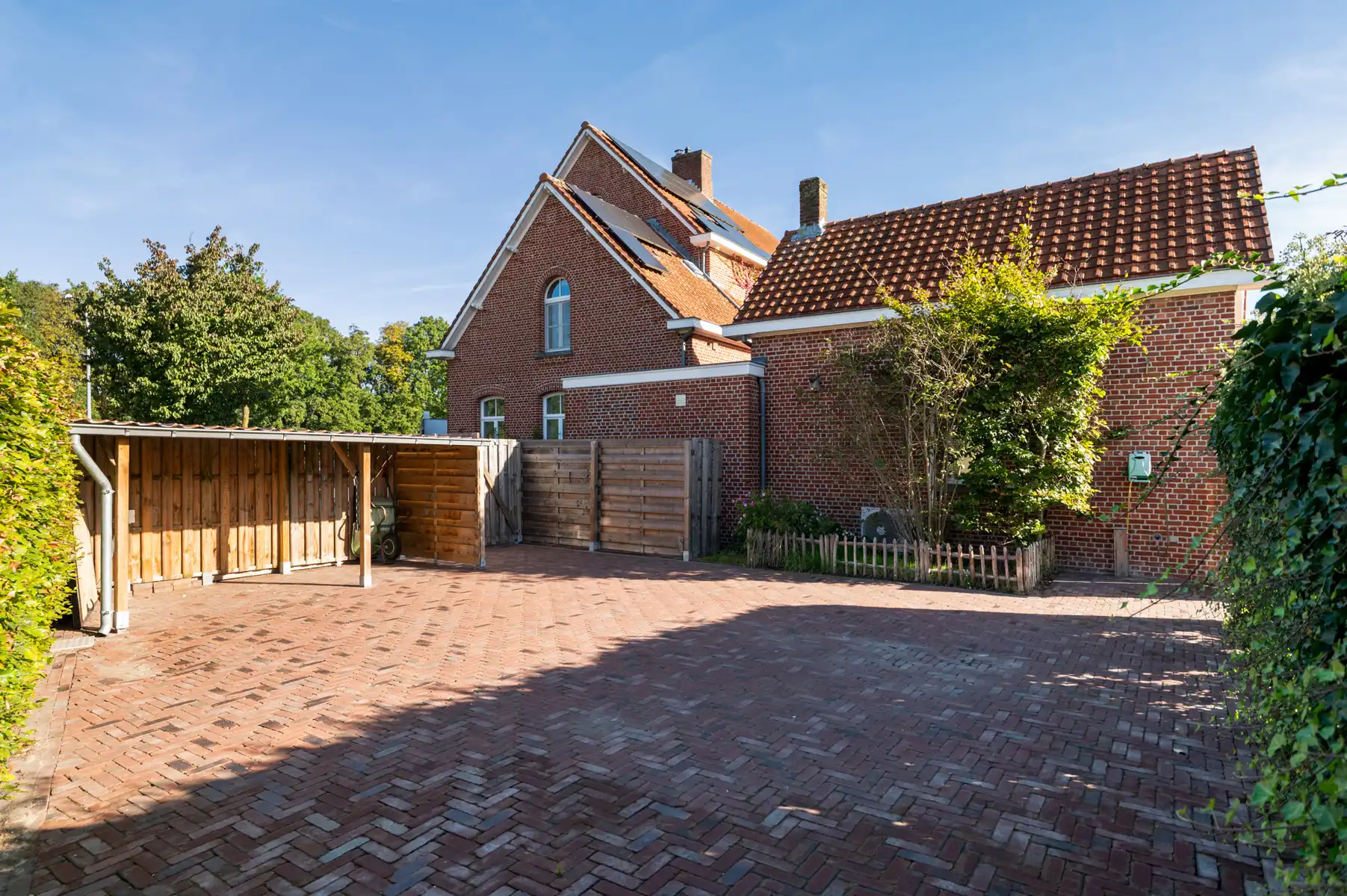 Ruime gerenoveerd erfgoedpand met 6 slk op toplocatie foto 30