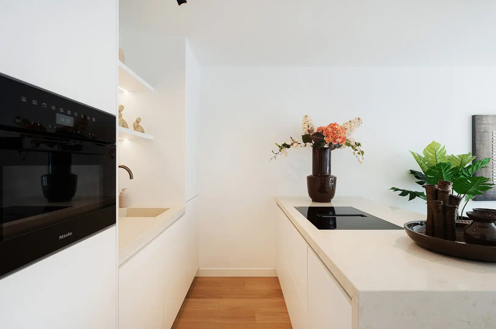 Lichtrijk gerenoveerd appartement op enkele stappen van de Dumortierlaan. foto 13