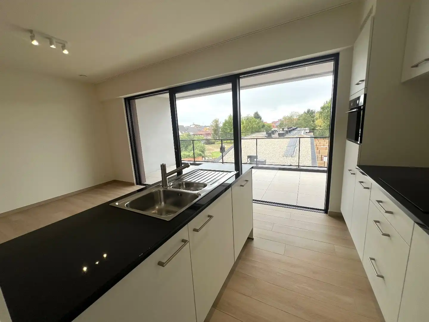 Luxe nieuwbouw appartement, 73m² met 2 terrassen , 1 slpk op toplocatie foto 9