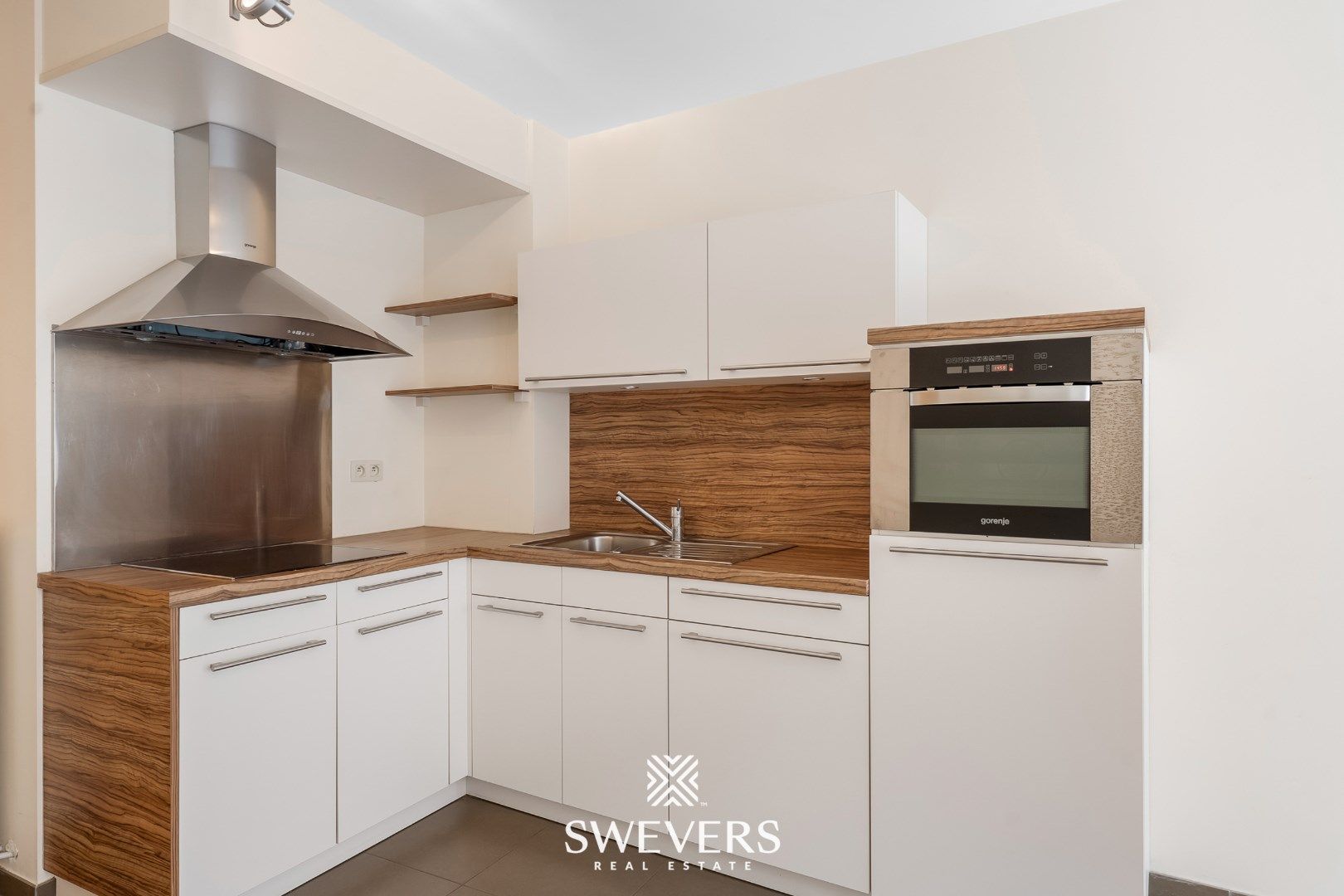 Praktisch appartement met terras in hartje Sint-Truiden foto 7