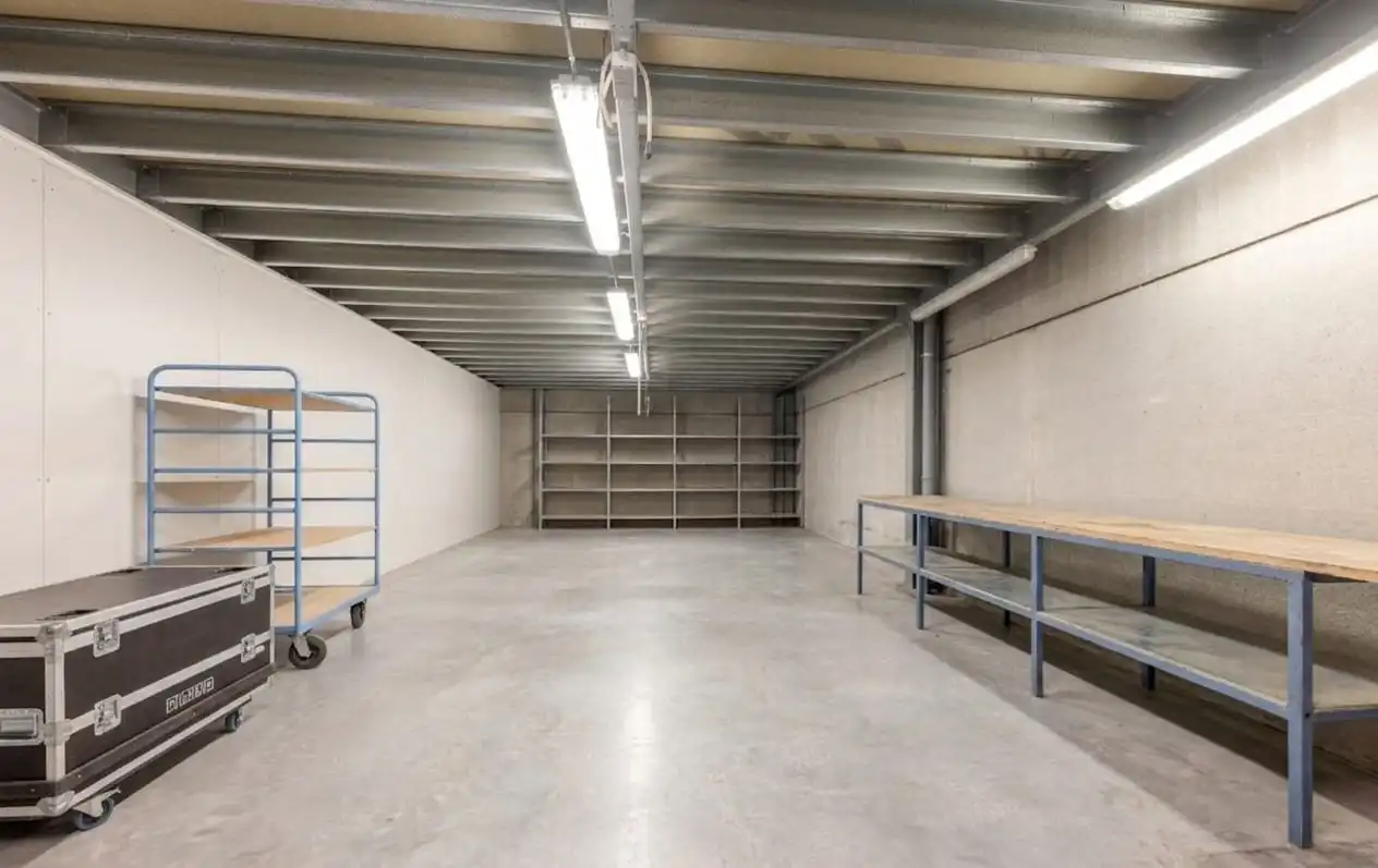 BEDRIJFS-/INVESTERINGS VASTGOED | LOODS | SHOWROOM | BURELEN & APPARTEMENT  foto 10