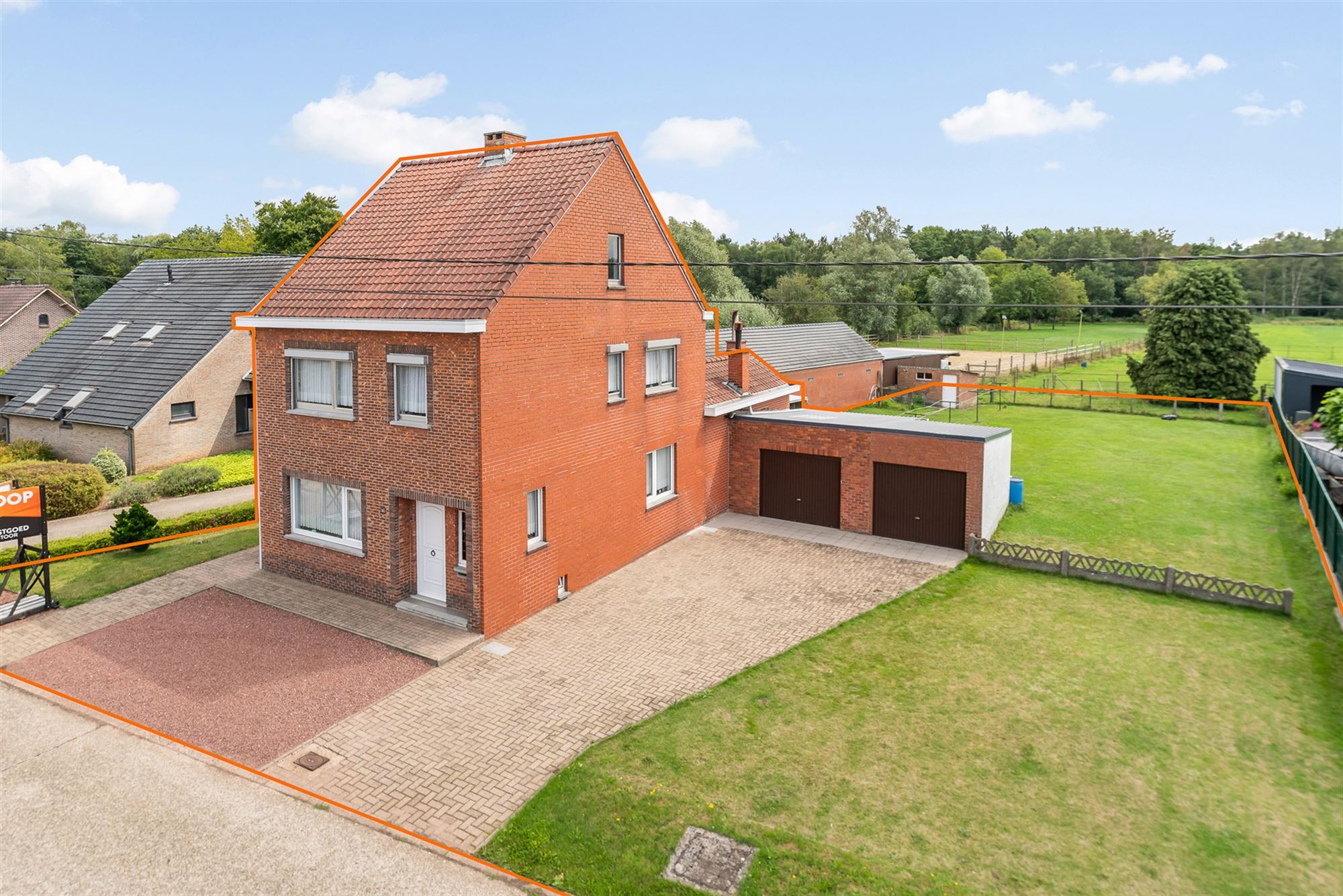 Hoofdfoto van de publicatie: OP TE FRISSEN WONING ZEER RUSTIG GELEGEN OP EEN RUIM ZUIDELIJK GEORIËNTEERD PERCEEL TE LEOPOLDSBURG