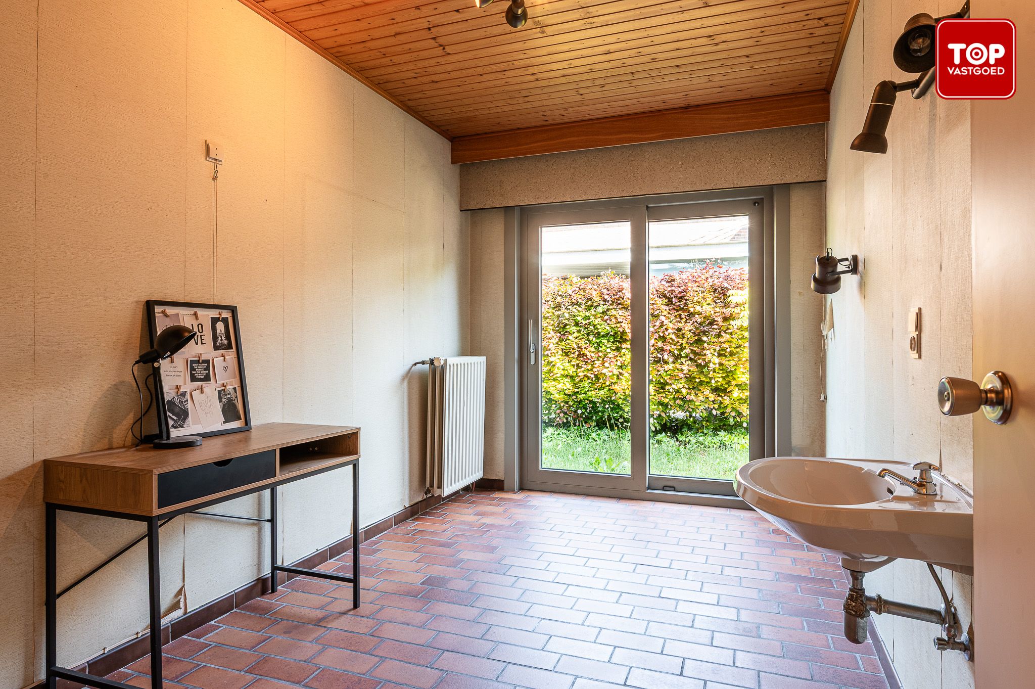 Ruime jaren zeventig villa in Mariakerke-Kolegem foto 19