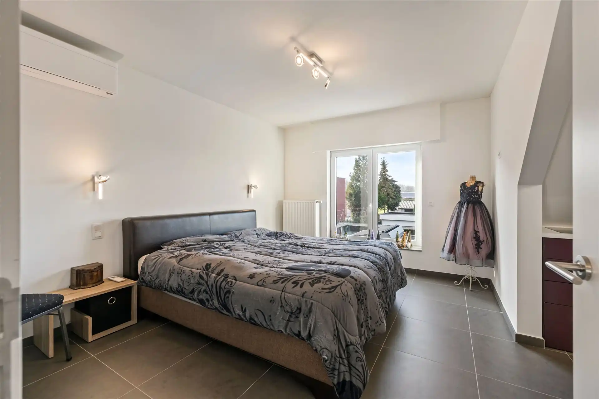 Instapklare gezinswoning met handelsruimte in het hartje van Meerdonk foto 17