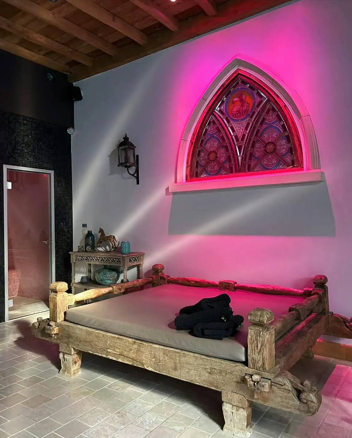 Uniek pand met woonst en wellnessfaciliteiten in Brugge foto 8