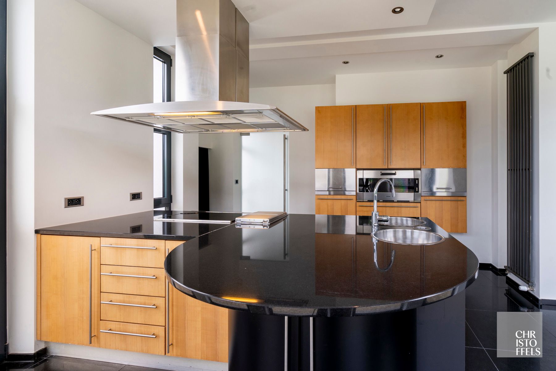 Tijdloze villa (405 m²) met zwembad, magazijn en weiland op 4.858 m²! foto 7