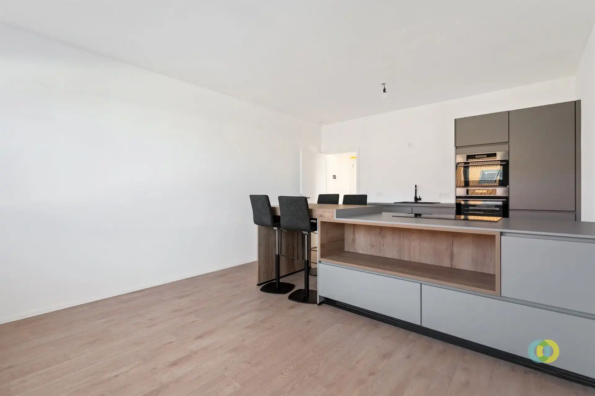 Gerenoveerd appartement met één slaapkamer foto 2