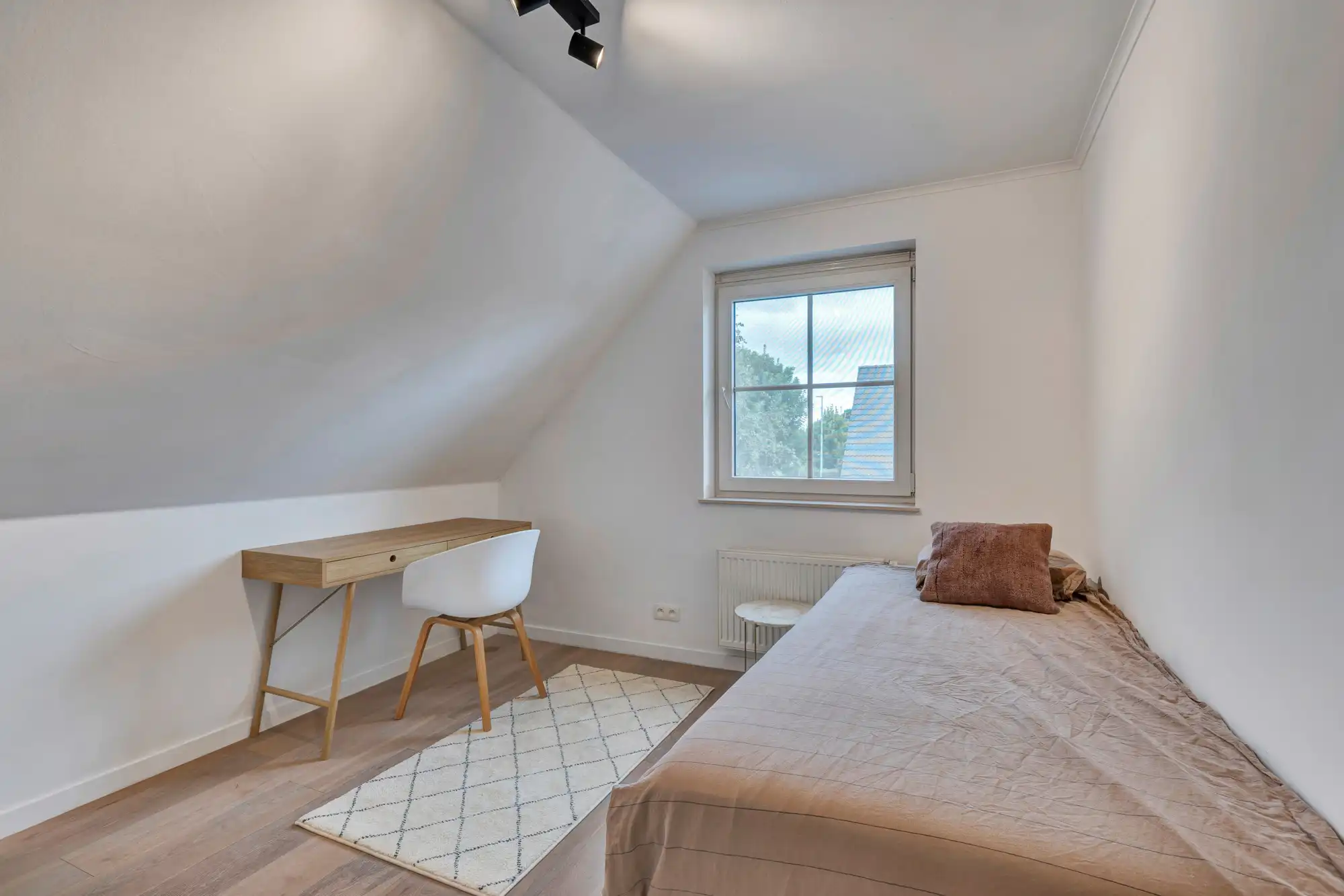 Woning met zwembad en zonnepanelen op toplocatie foto 25