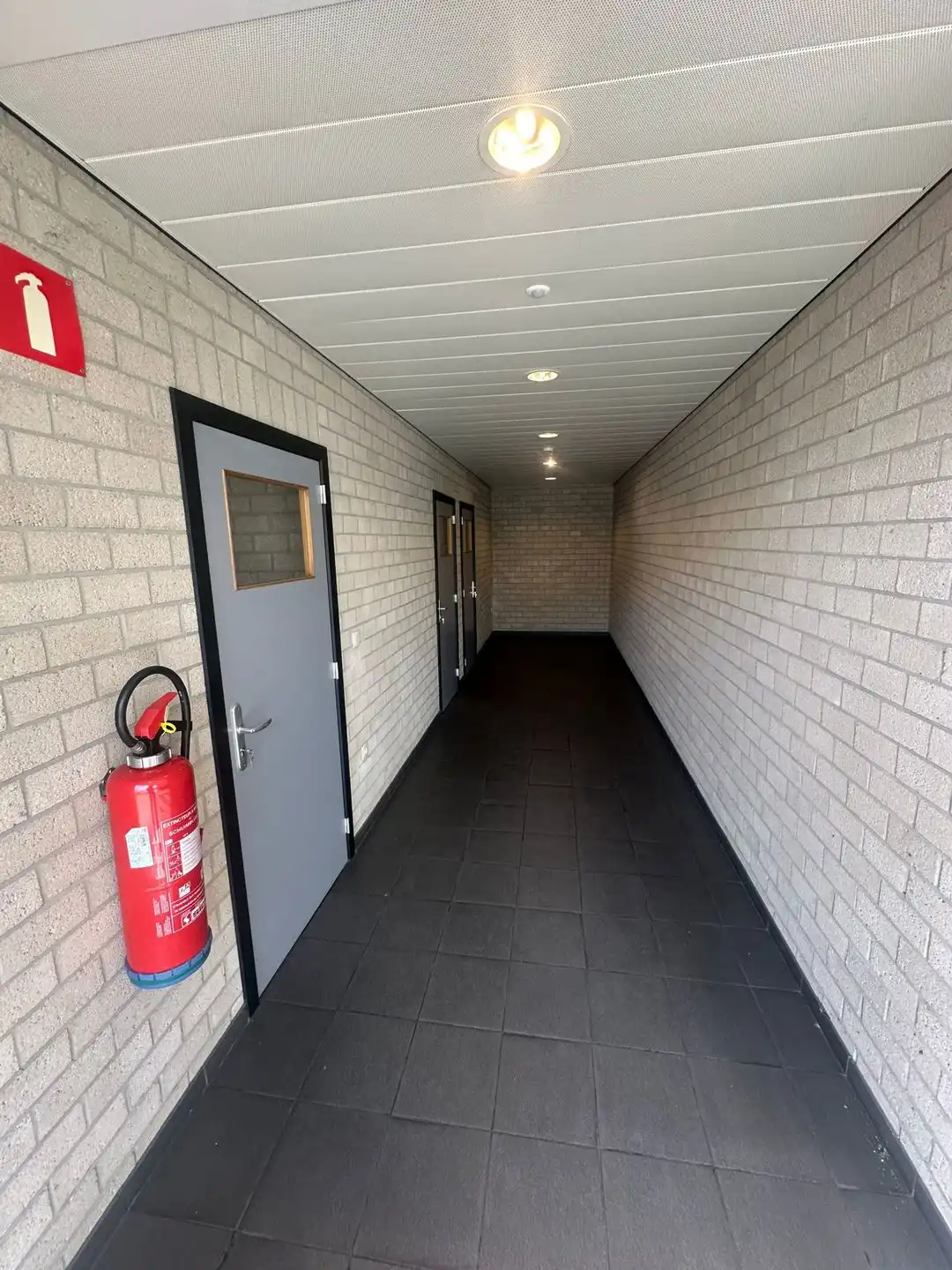 Instapklaar bedrijfspand te Verrebroek foto 7