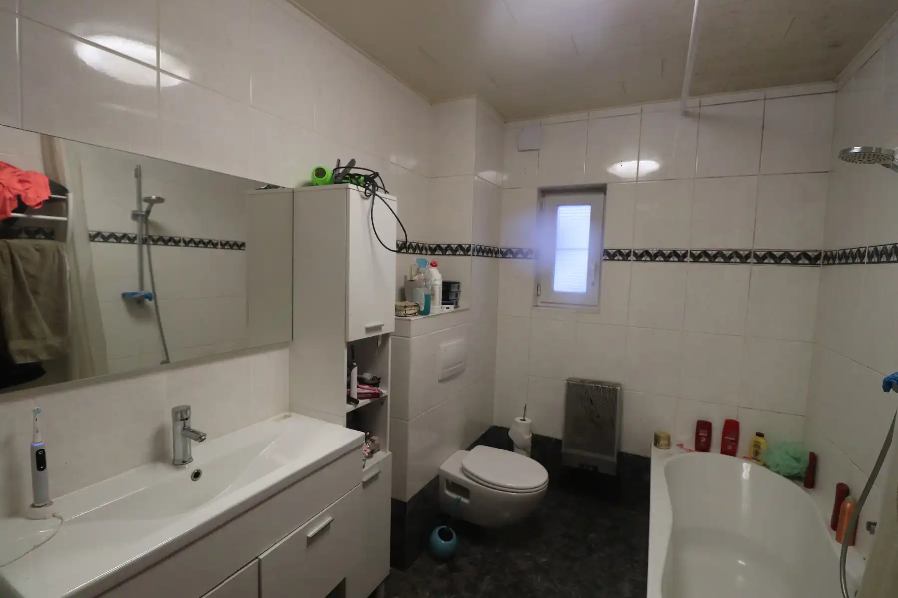 Een appartement op de benedenverdieping met 2 à 3 slaapkamers, garage en terras, vlakbij het centrum van Beerse. foto 9