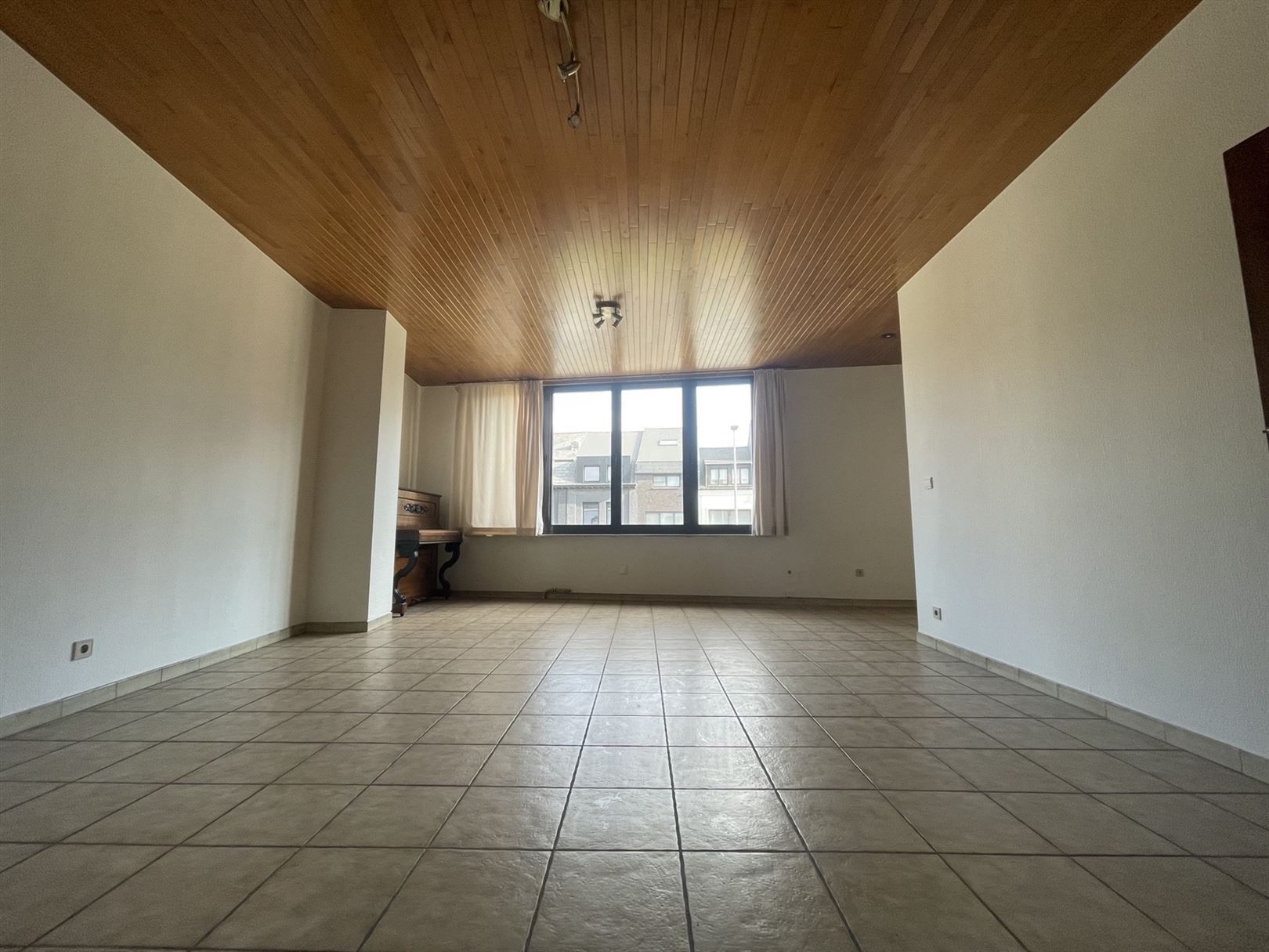 Ruim appartement met eigen inkom te huur in hartje centrum onmiddellijk beschikbaar foto 2