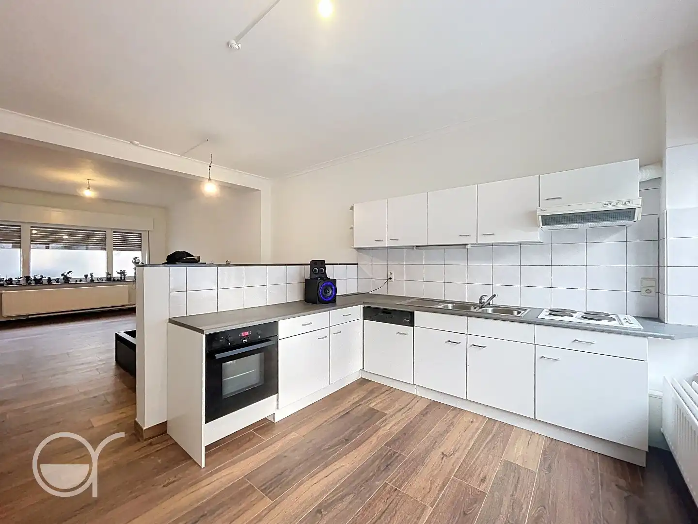 Ruim gelijkvloers appartement met grote binnenkoer in rustige omgeving te Nevele foto 5