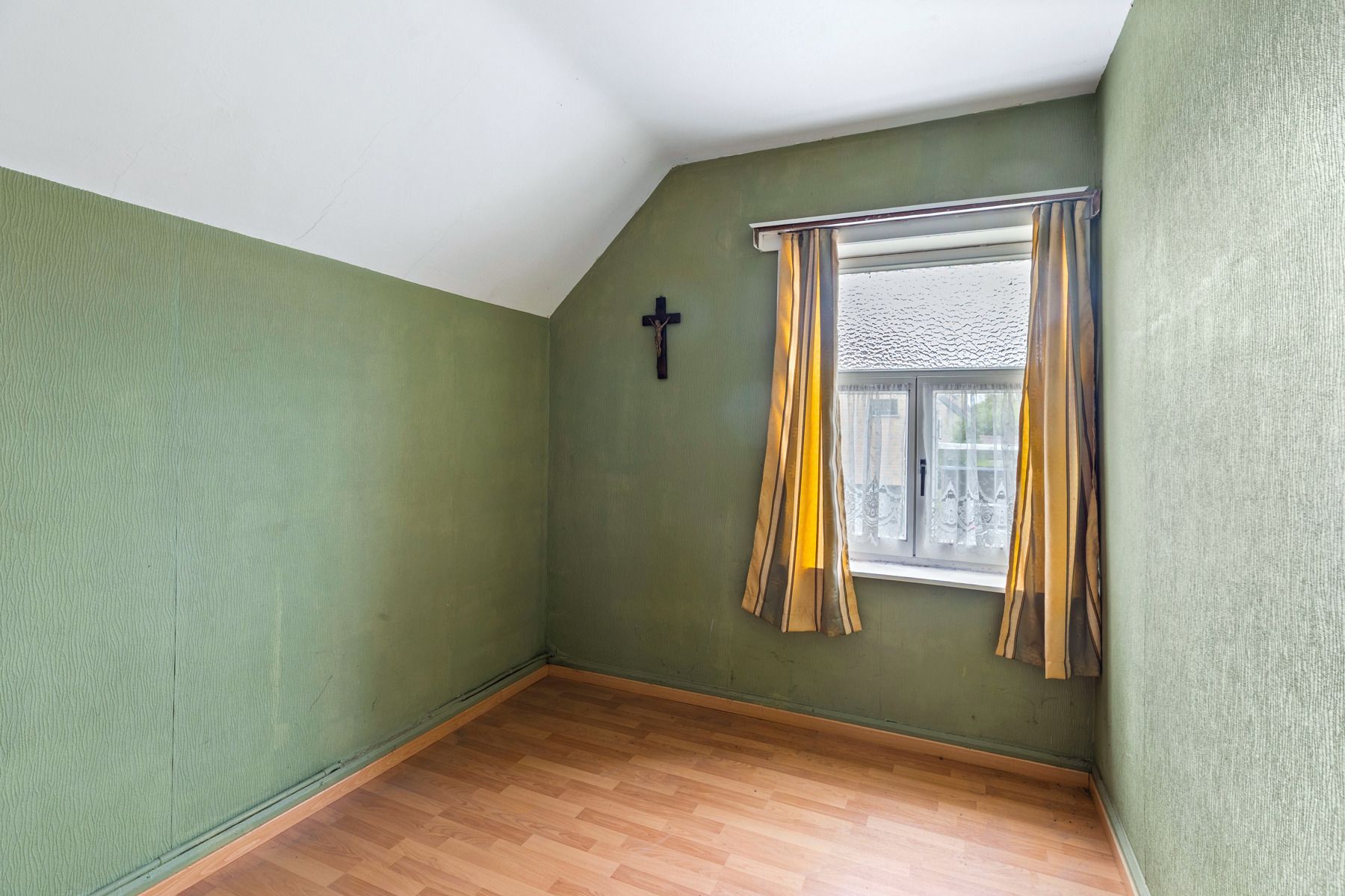 Te renoveren woning in bijzonder rustige straat in Aalter foto 12