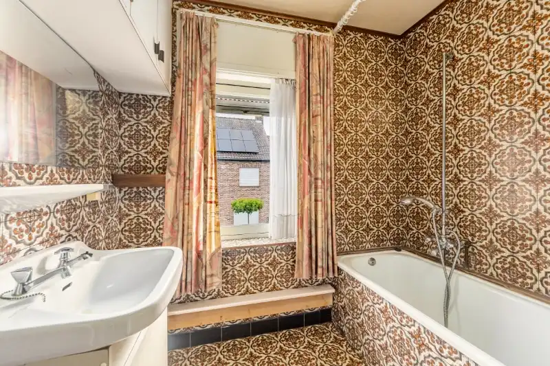 Hooglede-centrum. Charmante | ruime | half open bebouwing op 740m2 met > 4 slaapkamers, apart bijgebouw van +/- 60m2. Ideaal voor gezinnen / extra polyvalente ruimtes, ideaal gelegen. foto 14