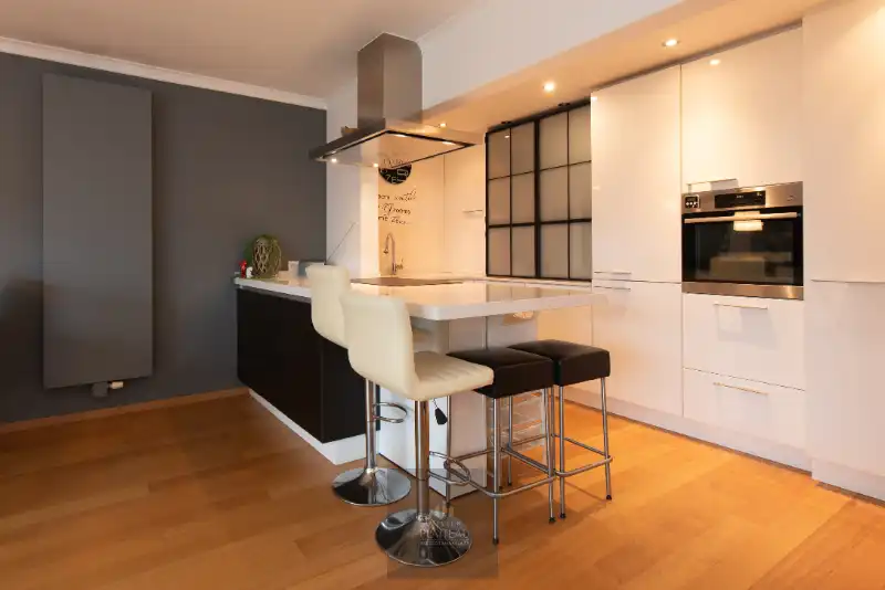 Prachtig appartement met 3 slpk en grote terrassen, zeer centraal gelegen te Nieuwpoort-Stad op slechts 150m van de markt. foto 7