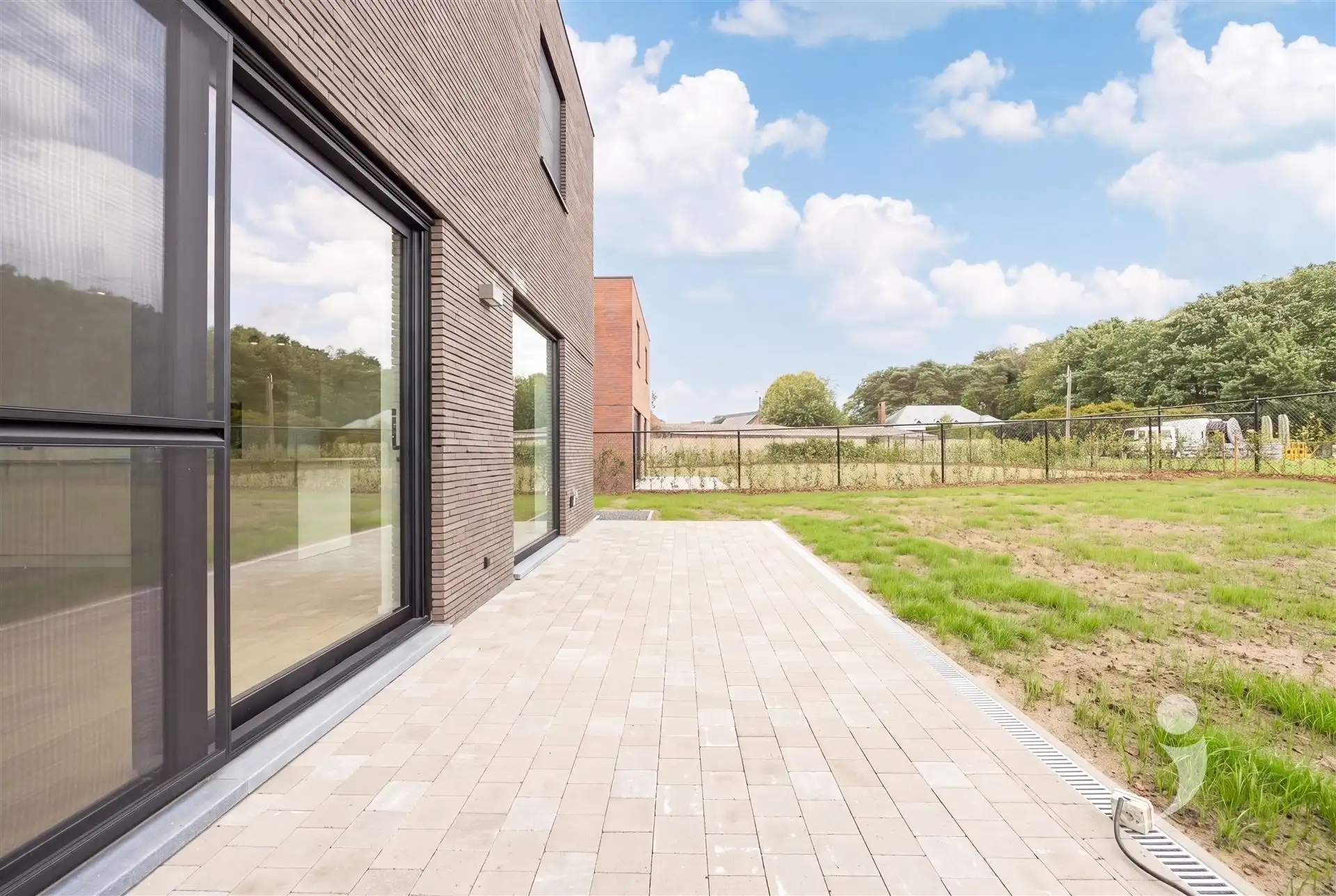 Nieuwbouwwoning met 4 slaapkamers en twee badkamers! foto 26