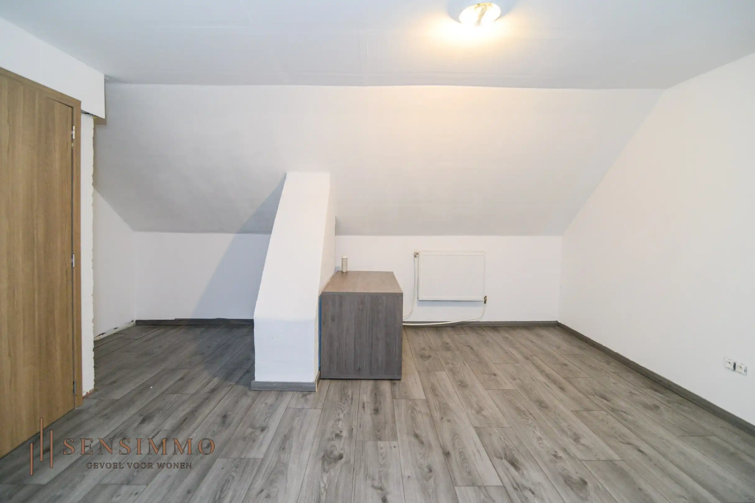 Gerenoveerde 4 slaapkamer woning met zonneanepelen en verzorgde tuin foto 15