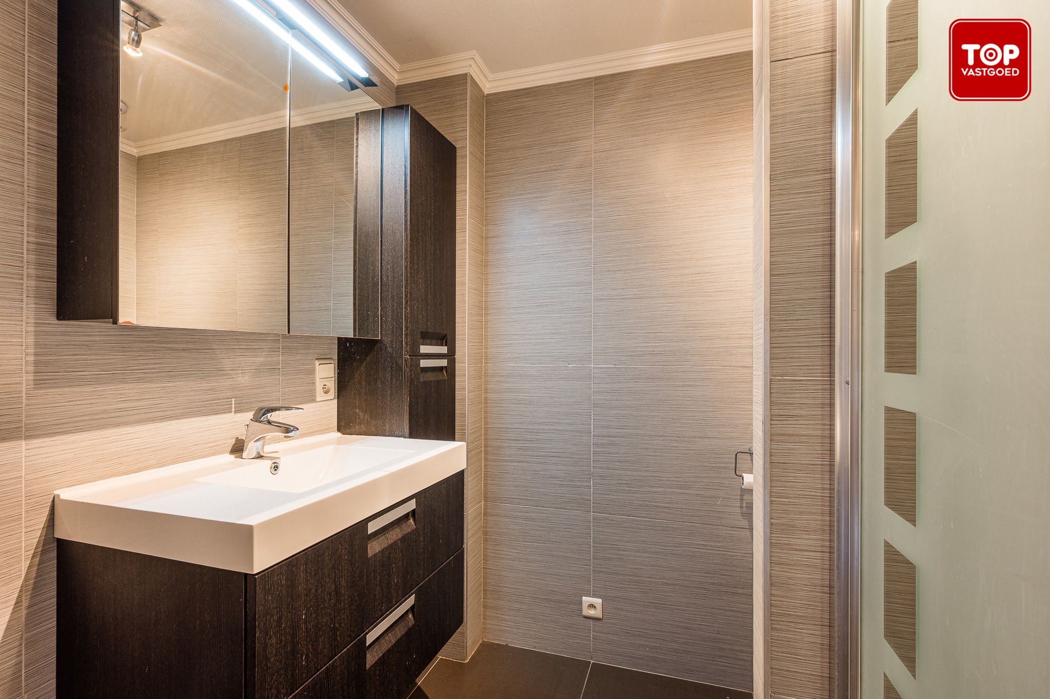 Instapklaar 2 slaapkamer appartement met garage in kleinschalig gebouw foto 17