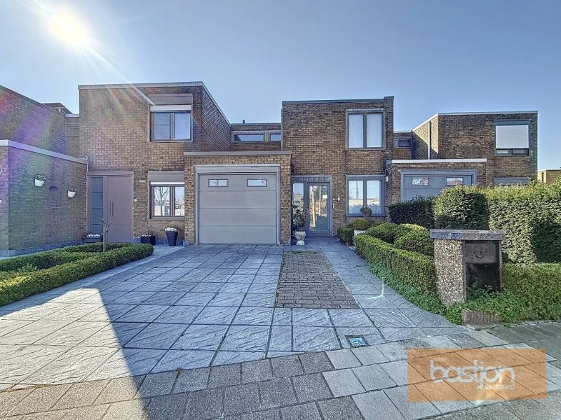 Rustig gelegen woning met 3 slaapkamers foto {{pictureIndex}}