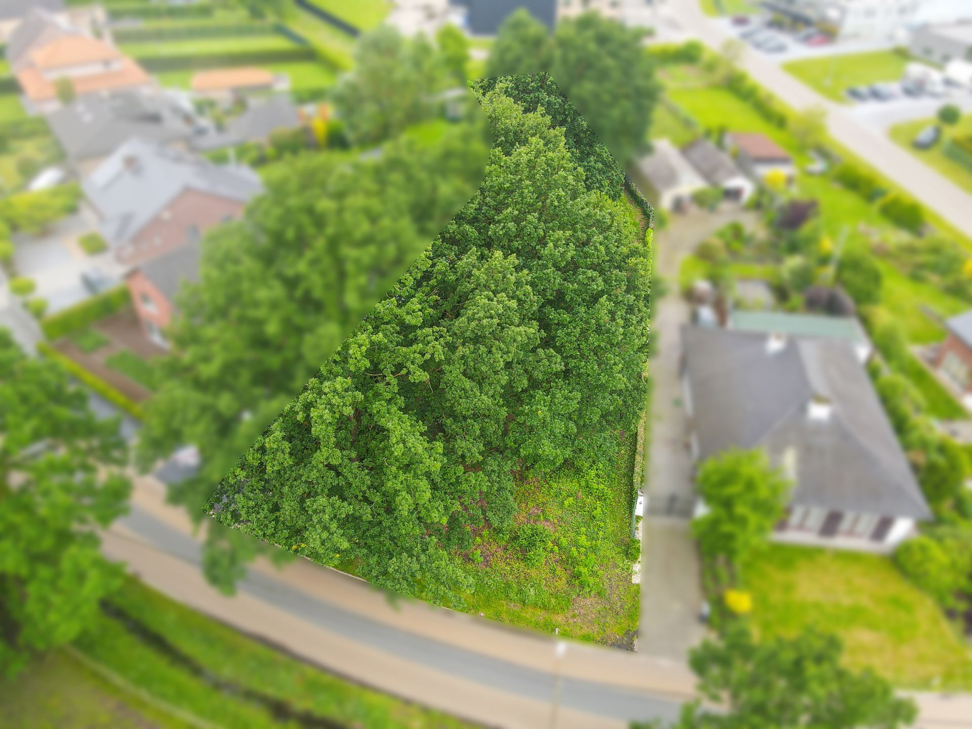 Bouwgrond van 15 are in een residentiële buurt! foto 4