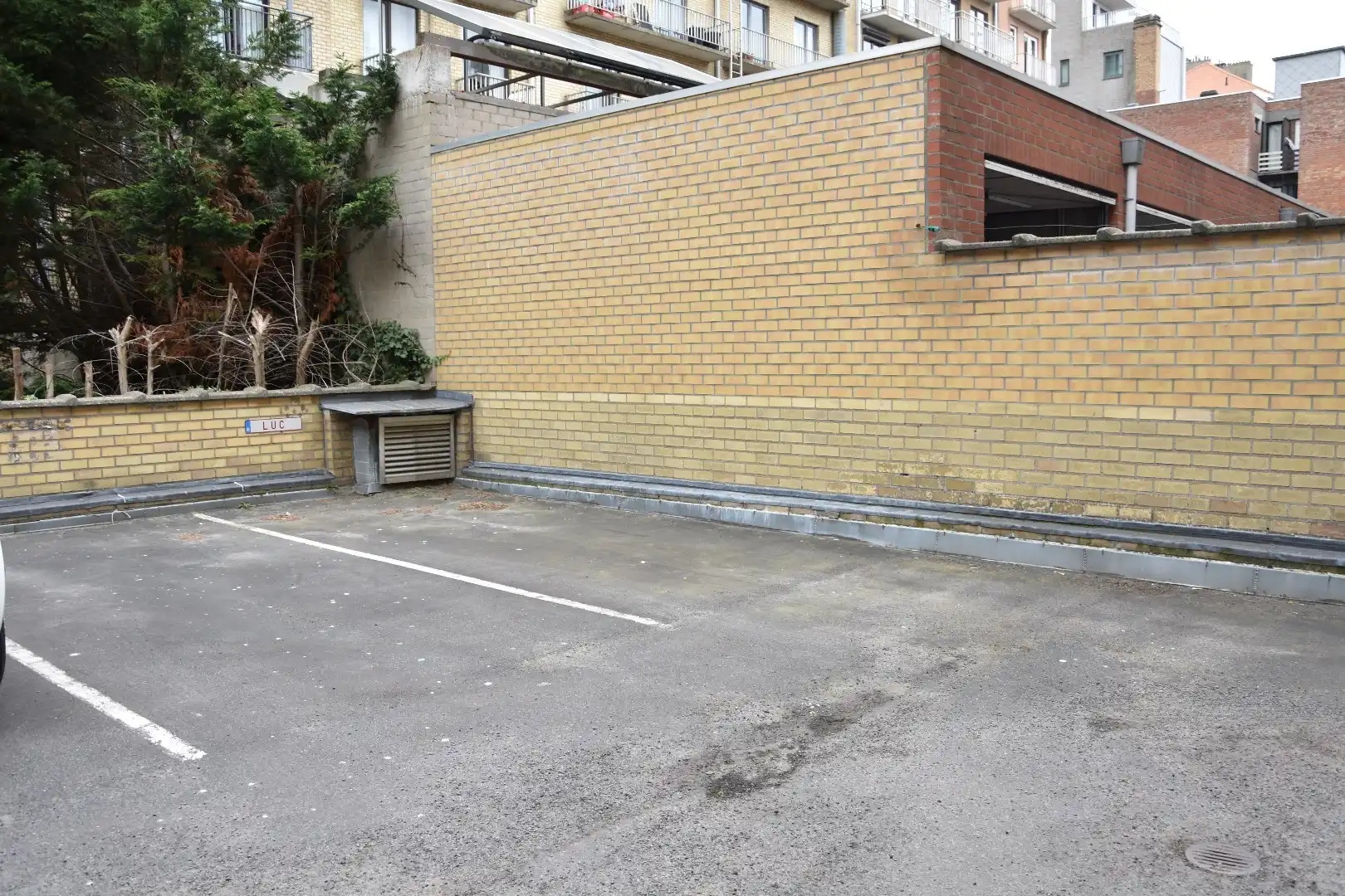 Buiten autostaanplaats te koop foto 2