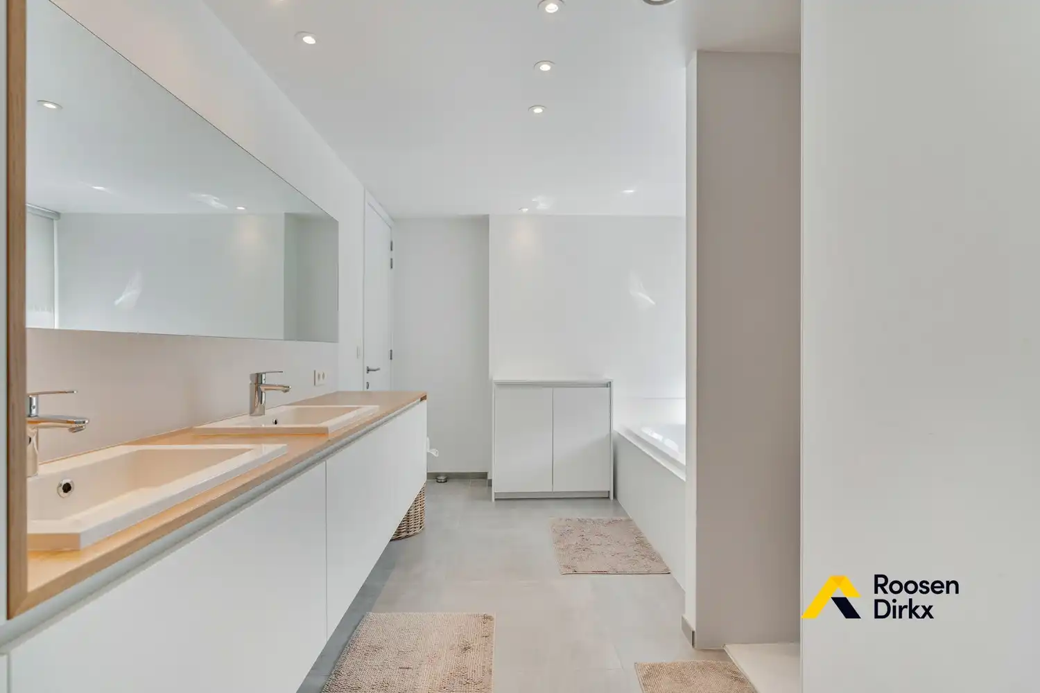 Luxueuze gezinswoning met 3 slaapkamers en 2 badkamers op toplocatie foto 23