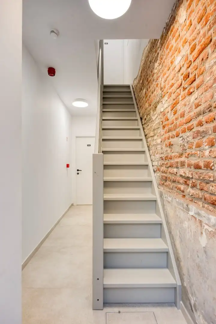 Totaal gerenoveerde en bemeubelde studio op gunstige ligging nabij Leuven  foto 3