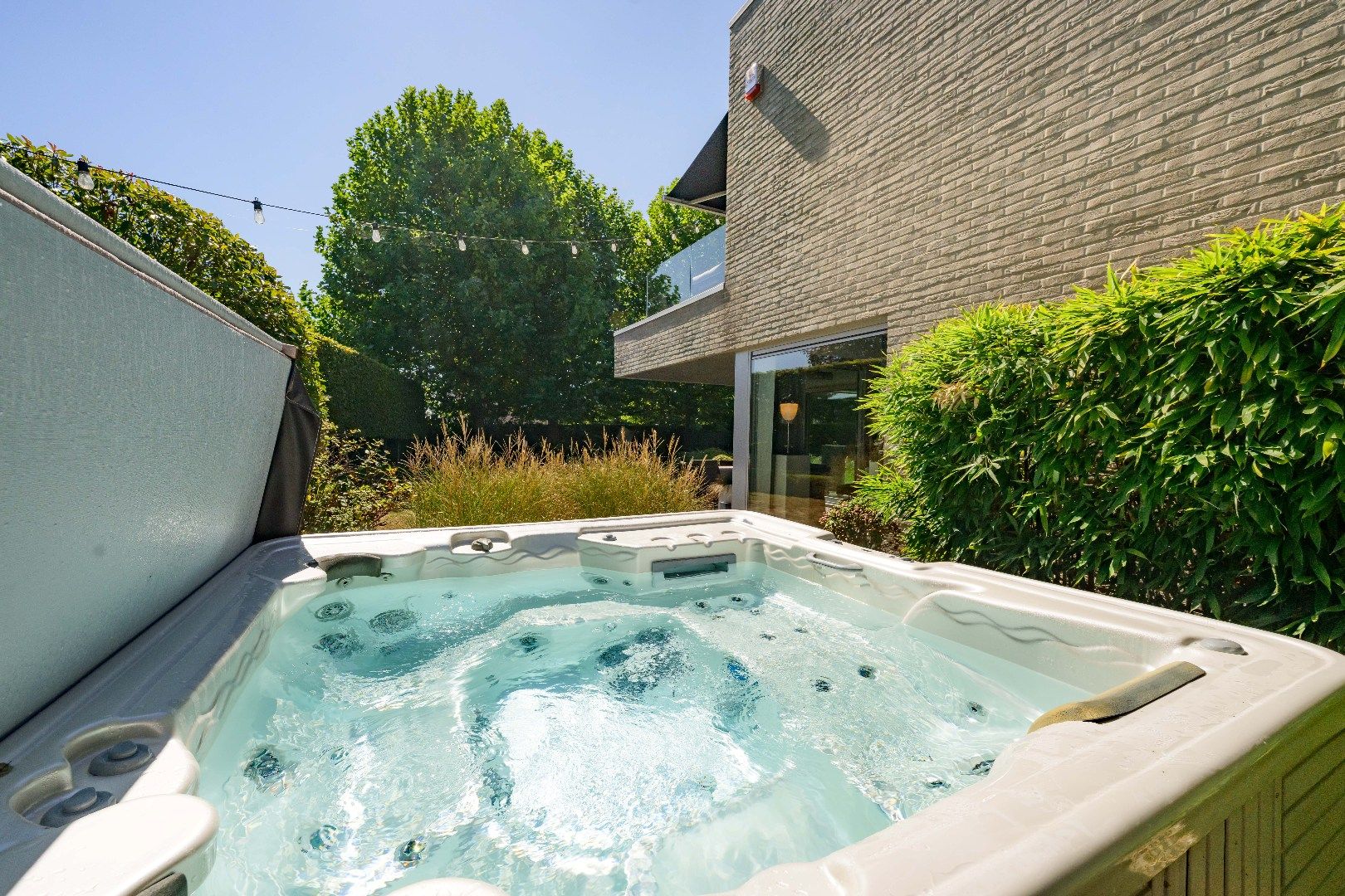 Exclusieve villa met luxueuze afwerking en vergezicht op velden te Zwevezele foto 23