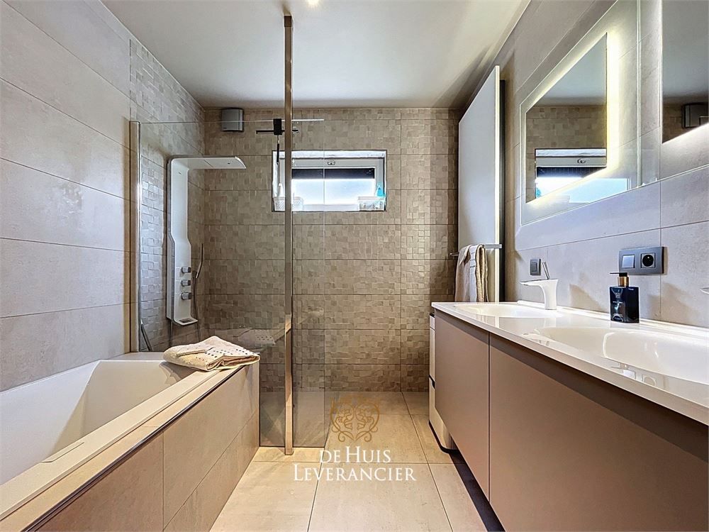 Exclusief wonen in Kontich ? Luxe, rust & ruimte met tuin met zwembad te koop ! foto 6