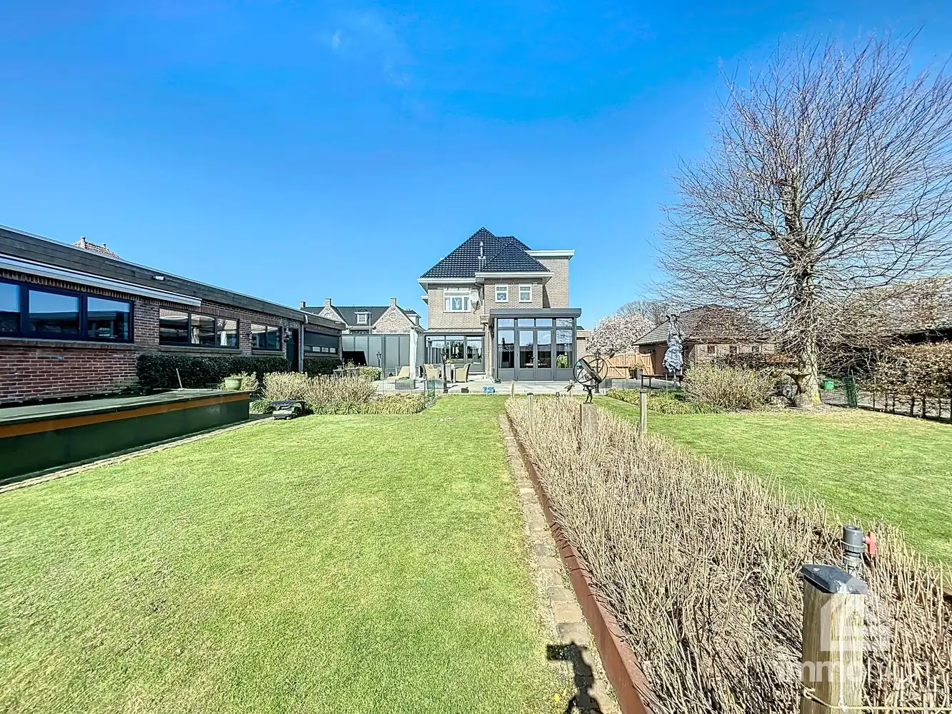 Exclusieve woning voorzien van dubbele garage en bedrijfshal op de Nederlandse grens foto 59