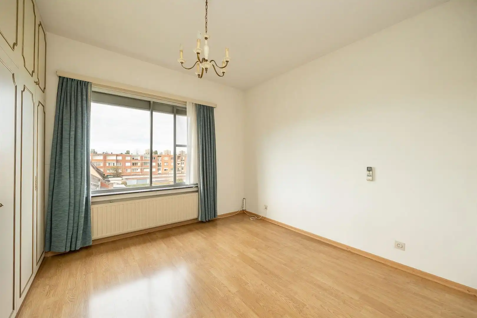 Op te frissen 3-slaapkamerappartement met lift en kelderberging  foto 14