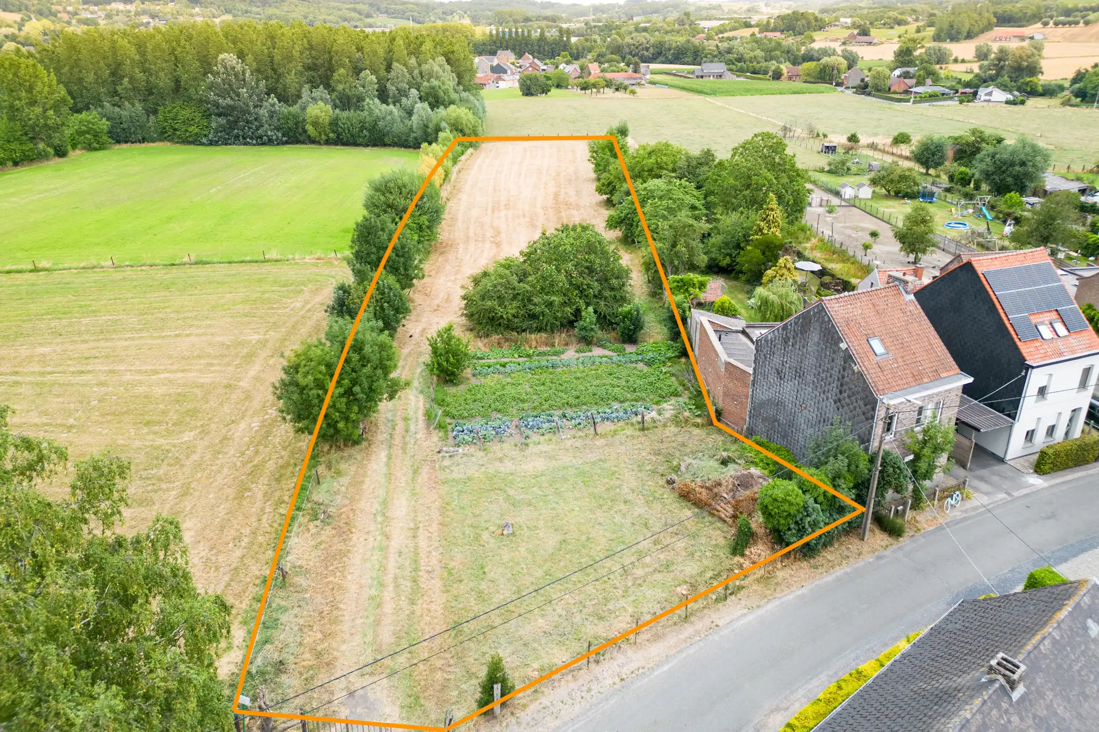 Fantastisch gelegen bouwgrond voor 3 woningen in het groen! foto {{pictureIndex}}