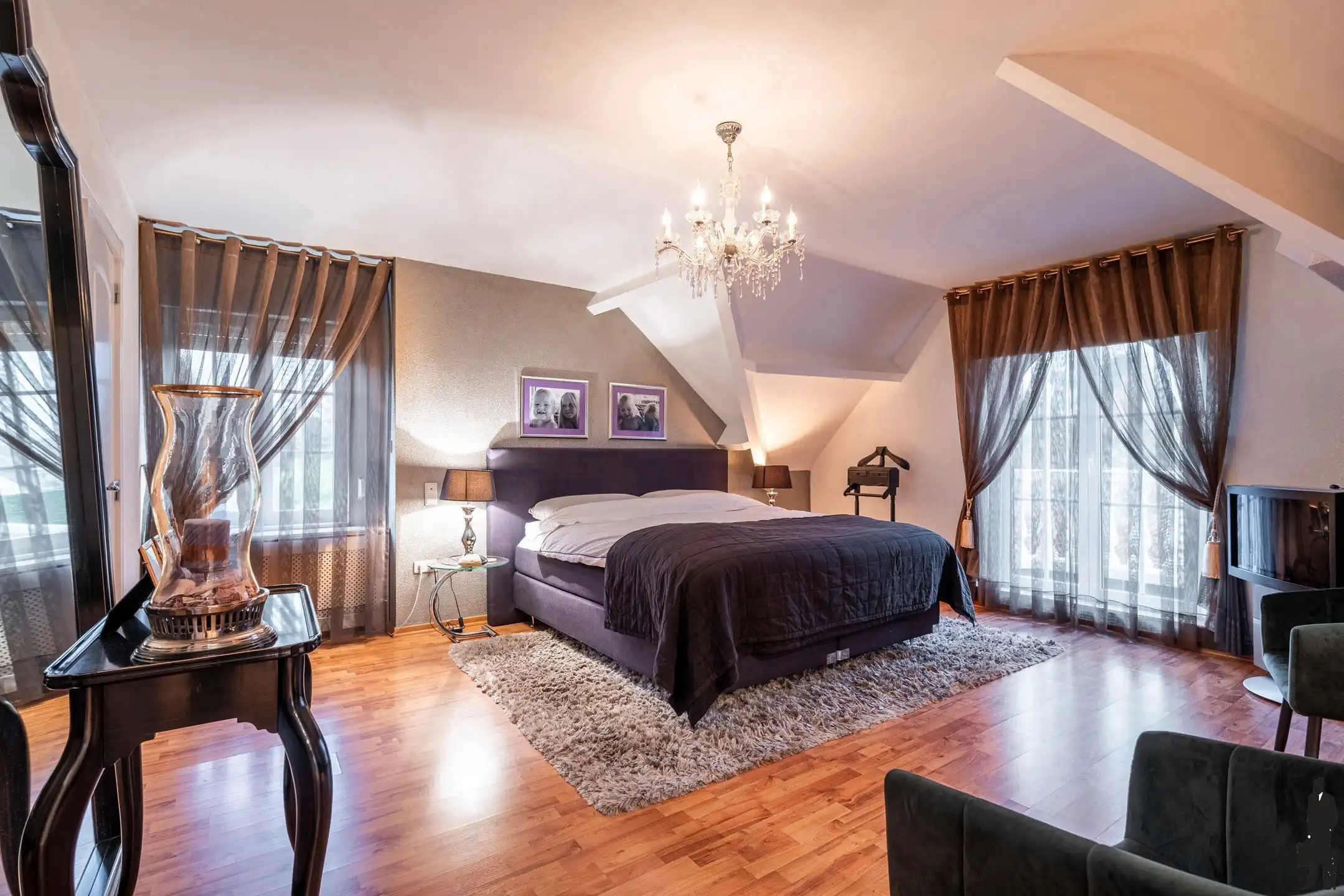 Unieke praktijkruimte met ruime villa, buitenzwembad in grensstreek foto 27