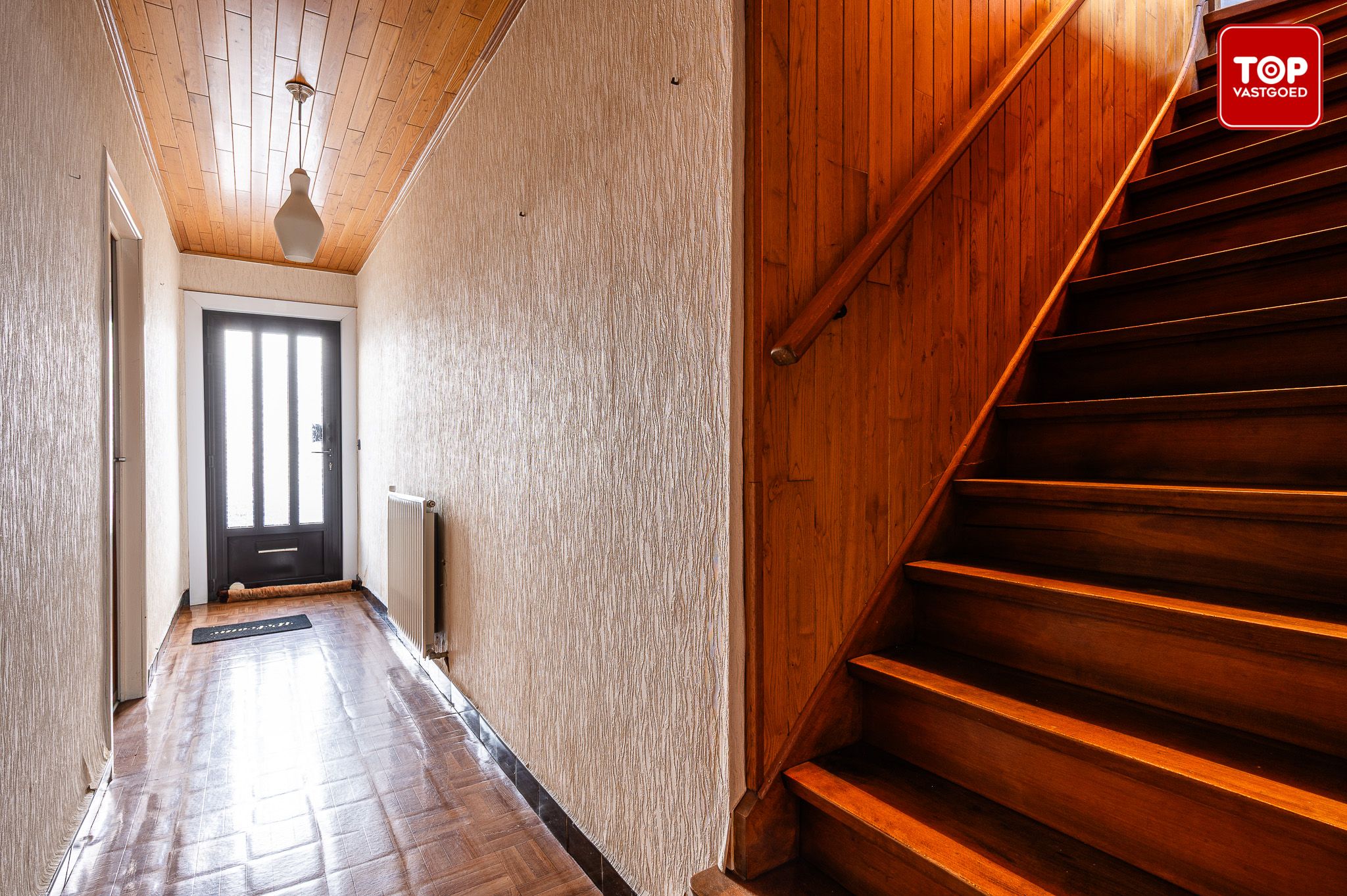 Totaal te renoveren woning met 4 slaapkamers en leuke tuin. foto 3