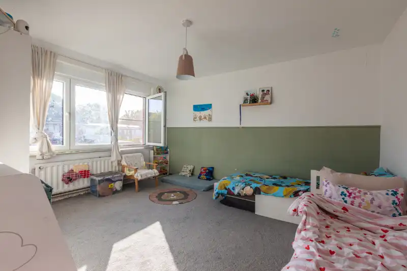 Rustig gelegen woning met 4 slaapkamers, terras en tuin (Energielabel C, centrale verwarming, elektriciteit goedgekeurd...). foto 14