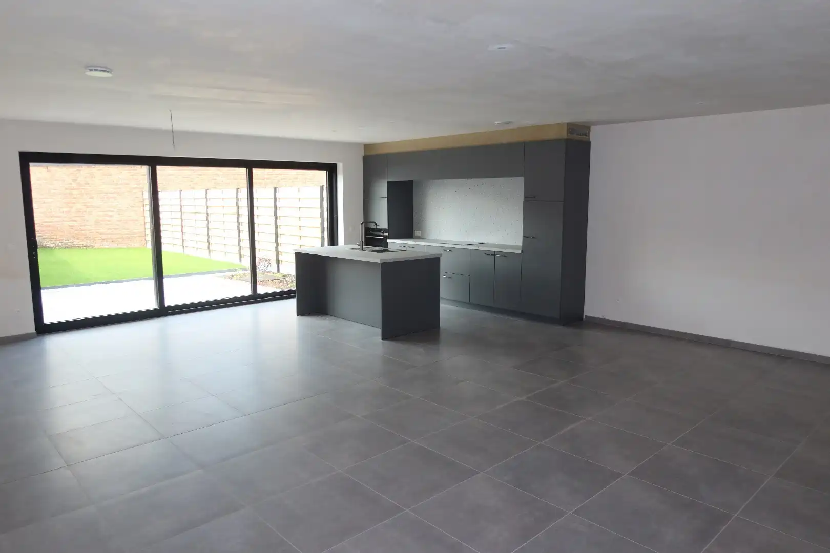Recente woning met 3 slk, garage, terras tuin en zonnepanelen  foto 4