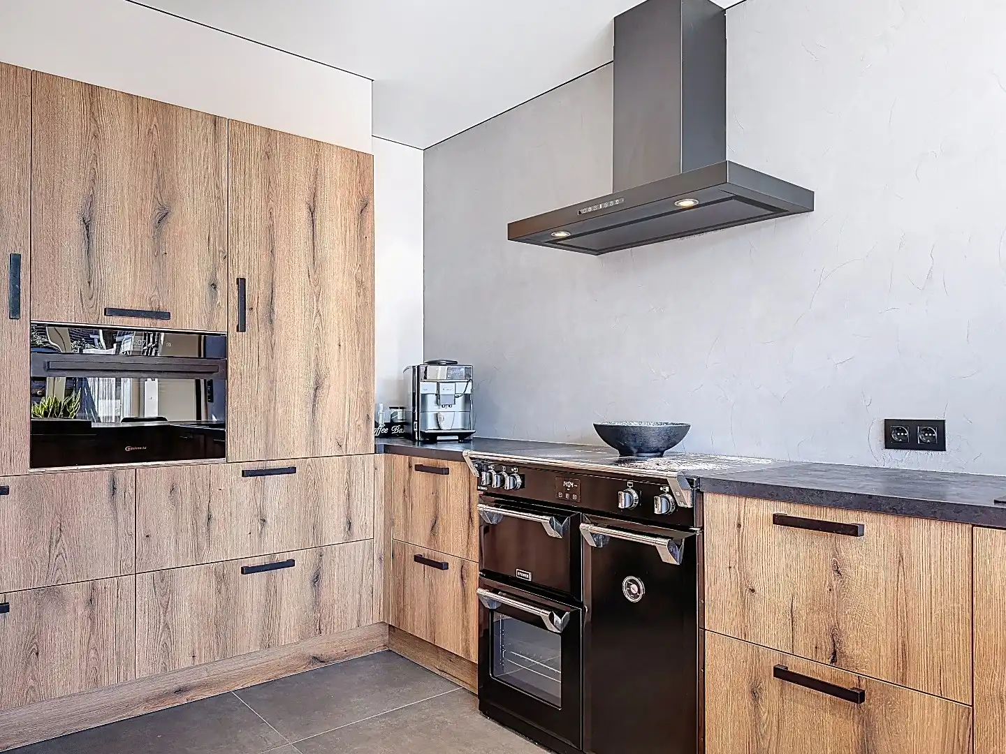 Instapklare twee-onder-een-kapwoning met uitbouw, luxe overkapping en zonnige tuin op het westen  foto 15