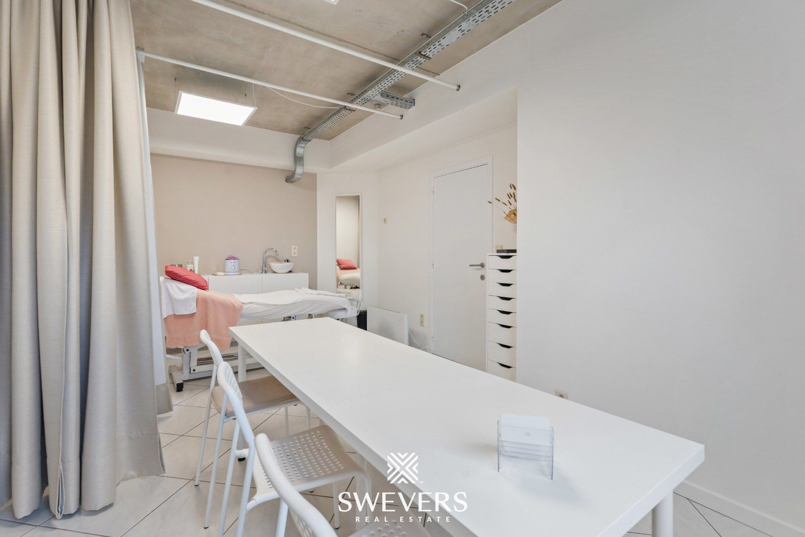 Handelspand met praktische indeling in hartje Tessenderlo foto 22