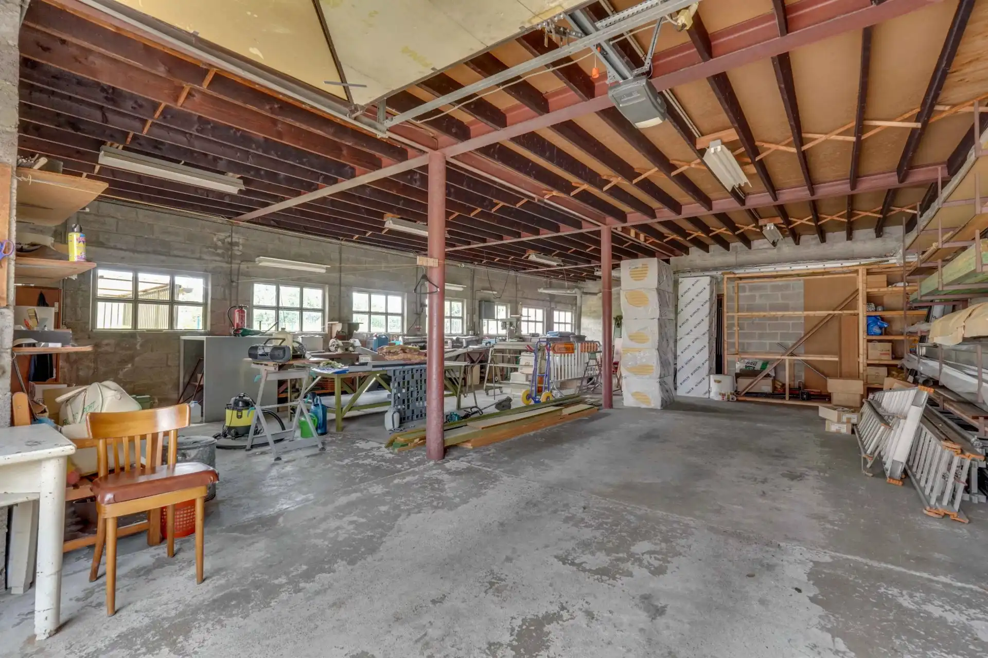 Vrijstaande woning met 4 slaapkamers en magazijn foto 24